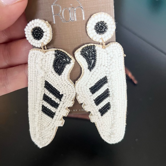 LIGHTWEIGHT Adidas earrings beaded black white trainers sneakers statement - Picture 3 of 3